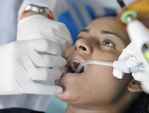 Dentista completa 10 anos de ajuda à comunidade hispana em São Paulo