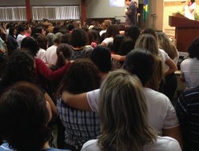 Encontro reúne 700 mulheres no Rio de Janeiro