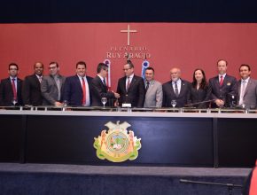 Jovens adventistas são homenageados por deputados estaduais em Manaus