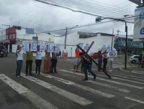 Flash mob em semáforo chama a atenção de motoristas em Macapá