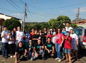Grupo da região central de São Paulo também distribuiu pirulitos missionários com uma mensagem de esperança e propaganda da TV Novo Tempo.