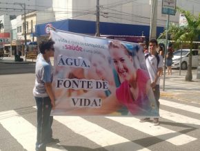 No dia mundial da água alunos da Escola Adventista de Natal realizam flash mob da compaixão