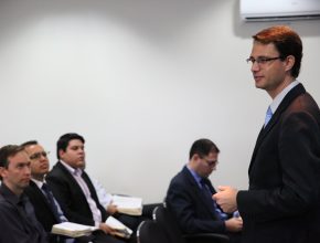 O líder do departamento de Secretaria da União Sul Brasileira (USB)  deu abertura ao encontro. 