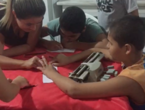 Semana Santa para crianças é adaptada para deficiente visual em Itajaí