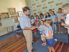 Escola Adventista de Pelotas homenageia prefeitos em data comemorativa