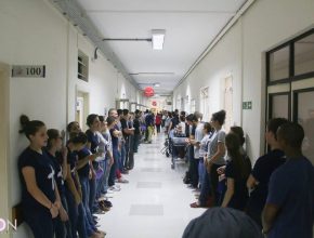 Curitiba Coral canta em corredores de hospital