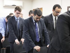 Grupo de contabilistas é homenageado durante culto em sede administrativa