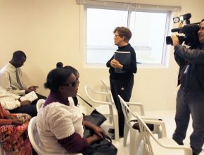 Igreja Adventista promove aulas de português gratuitas para imigrantes haitianos em Porto Alegre