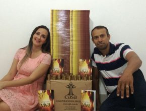 Casal junta R$ 550 em moedas para comprar livros missionários