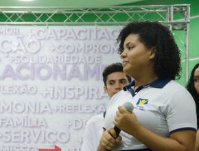 Mineira dedica um ano de sua vida como missionária no Rio