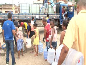 Igreja doa 4 mil litros de água mineral em período de seca em Itabuna