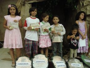 Crianças de Planaltina, DF, encerram jornada espiritual Guardiões do Tesouro