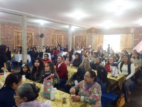 Mulheres adventistas levam 100 amigas para Chá Evangelístico