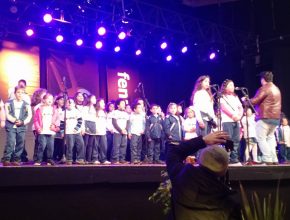 Coral da Escola Adventista de Pelotas se apresenta na Feira Nacional do Doce