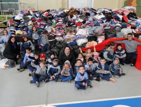 Gincana em Colégio Adventista arrecada mais de 10 mil peças de roupas para doação