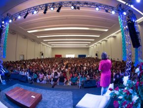 Mais de 3 mil mulheres participam do Congresso Vida Plena
