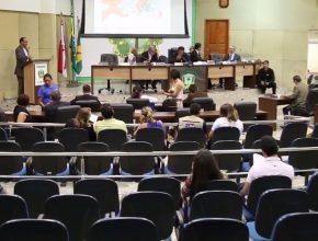 Sessão na Câmara de Vereadores de Marabá fala sobre violência doméstica.