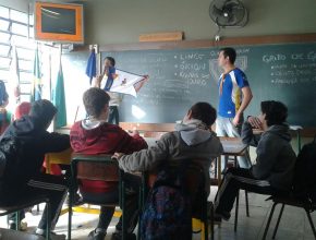 Voluntários implantam Clube de Desbravadores em escola estadual