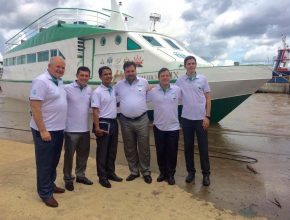 Lancha médico-missionária resgata assistência pelos rios do Pará