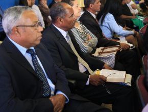 Anciãos e esposas participam de concílio em Belo Horizonte