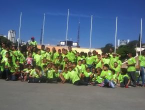 Crianças e adolescentes atendidos pelo Gol de Esperança fazem passeio educativo em São Paulo