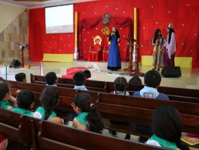 Escola cristã de férias destaca reis e rainhas da Bíblia