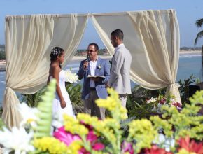 Casal se une em matrimônio inusitado no Dia do Colportor