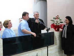 Amizade com costureira leva ex-pastor ao batismo