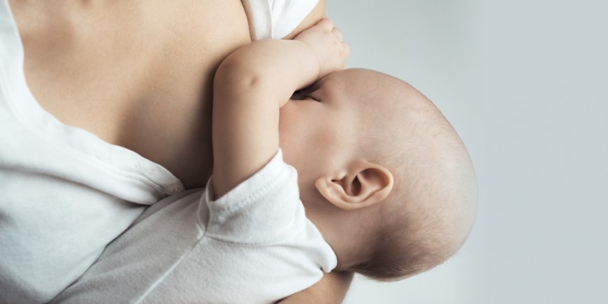 A OMS recomenda o aleitamento materno como modo exclusivo de alimentação durante os seis primeiros meses de vida e até os dois anos com alimentos complementares