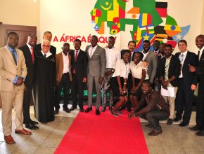 Imigrantes africanos ganham templo adventista no Brasil