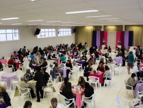 Centenas de mulheres participam de confraternização social em Camaquã