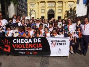 Flashmob contra o consumo de álcool e drogas impacta centro de Campinas-SP