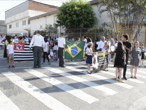 Centenas de pessoas foram às ruas protestar contra o alcoolismo