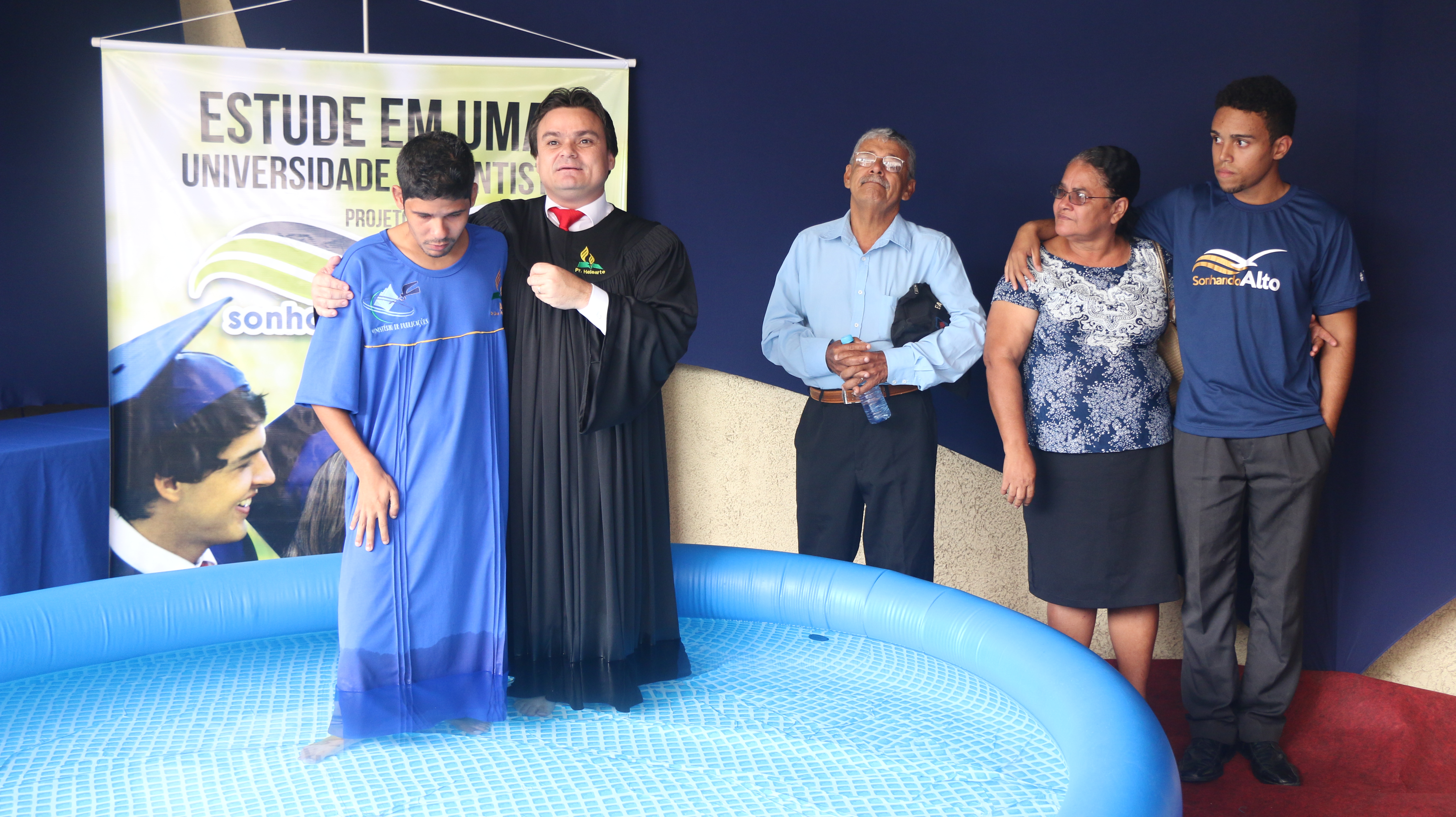 Lançamento do Projeto Sonhando Alto é marcado por Batismo