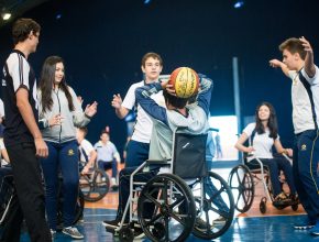 Próximo à Paralimpíada, alunos aprendem sobre esportes adaptados