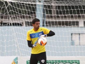 Goleiro Vitor permanece firme na fé depois de abandonar o futebol