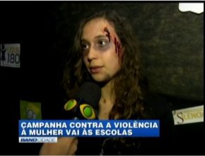 Alunos criam túnel que retrata a violência doméstica (TV Band)