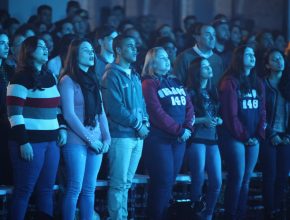 Vigília em Taquara faz milhares de jovens refletirem sobre planos de Deus