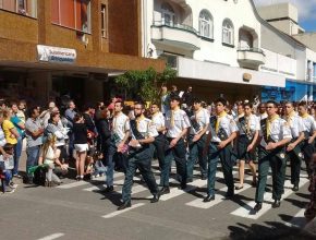Centenas de adventistas participam de desfile cívico-militar em Santa Catarina