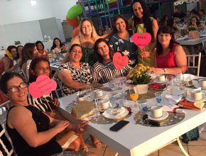 Mulheres organizam chá e oferecem estudos bíblicos em Maringá