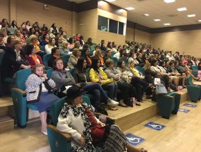 Mulheres lotaram auditório em Capivari de Baixo