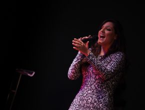A cantora Laura Morena se apresentou na Casa Aberta.