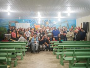 Adventistas realizam culto em centro de reabilitação para dependentes químicos