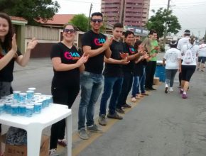 O G148 esteve presente entregando água, frutas e dando motivação aos participantes.