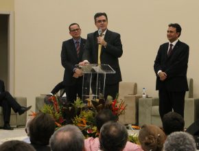 Líder sul-americano da Igreja Adventista, pastor Erton Köhler, esteve presente na inauguração do novo templo do IAAI.