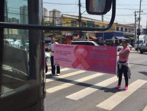 Estudantes mobilizam comunidade a lutar contra o câncer de mama