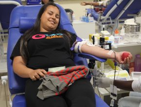 Cristina sabe a importância da doação de sangue. A atitude fez a diferença em sua vida, e agora ela quer fazer o mesmo na vida de alguém.