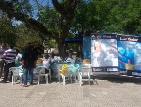 Jovens de Jaguarão dedicam sábado para Feira de Saúde e entrega de livros missionários