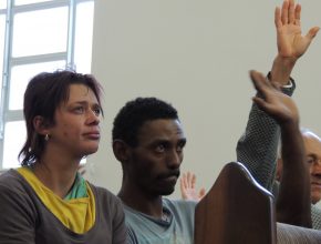 Fiéis promovem culto especial para moradores de rua