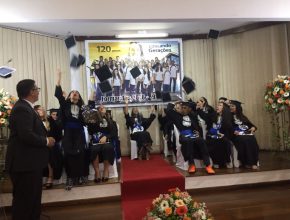 Formatura celebra o fim do ano letivo em escola adventista